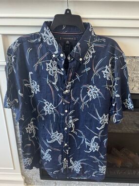NWT Tommy Hilfiger Men’s short-sleeve linen shirt blue tropical floral pattern